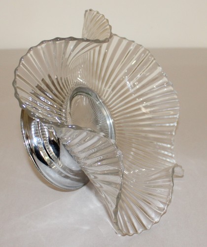 Vintage Ribbed Ridged Glass Scalloped Wavy Rim Serving Bowl 4-1/2" Tall - Picture 5 of 10