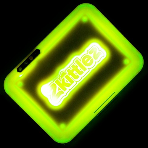 Bandeja enrollable LED brillante Zkittlez (amarilla) de Glow Tray - Imagen 2 de 3