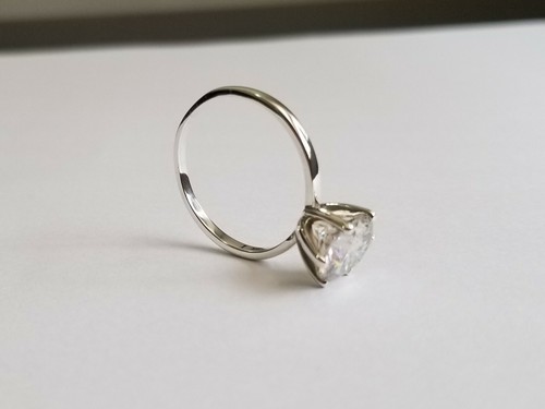 2,00 Karat Moissanite Forever Classic 6-zackiger Solitärring Charles & Colvard - Bild 2 von 3