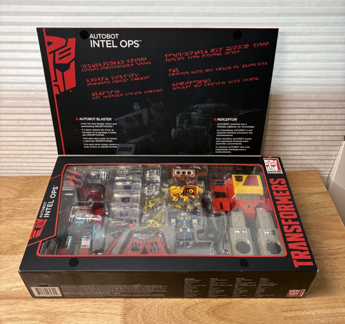 Transformers Platinum Edition Autobot Intel Ops - G1 Blaster & Perceptor - New - Picture 3 of 8