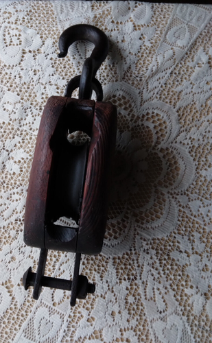 Antique Single Wood Block Pulley - Union Hardware - Torrington Conn. - Picture 8 of 12