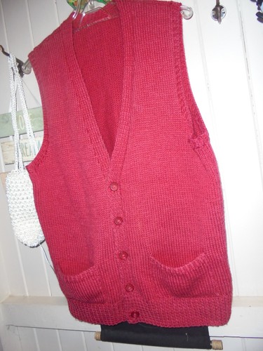 MENS VEST- LOVE! Hand Knitted V-Neck Buttons Size M-NWOT! Chest 110 cm RED - Picture 3 of 4