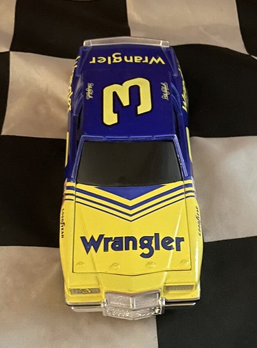 Dale Earnhardt #3 Wrangler 1981 Pontiac Grand Prix azione 1/24 banca