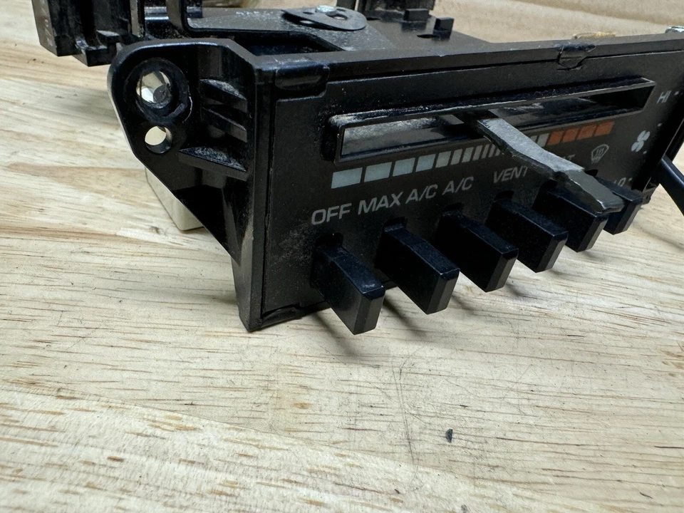 Dodge Ram D150 D250 D350 81-93 Ramcharger W150 W250 W350 control de calefacción de aire acondicionado Foto 2 de 4