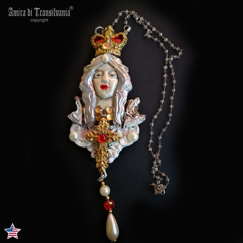 Doll Head Jewelry Necklace Pendant British Queen Fairy Tale Luxury Jewellery Bib - Picture 2 of 24