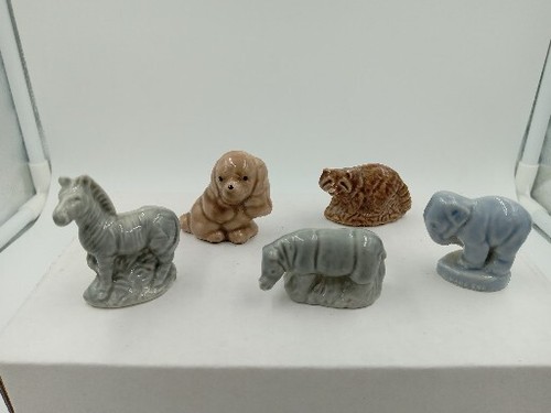 5 Wade England Whimsies Minutare Figurine's pony, rhino, , raccoon,elephant, Dog - Picture 1 of 7