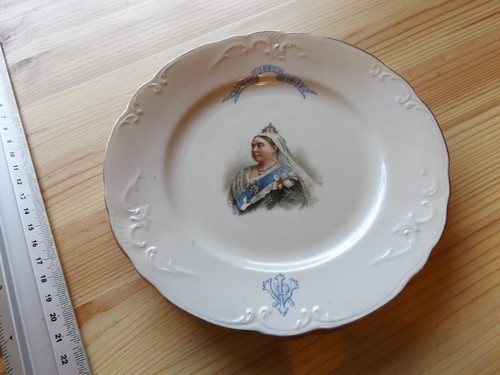 Royal Doulton Commemorative Mug Plate Edward Victoria - Picture 4 of 5
