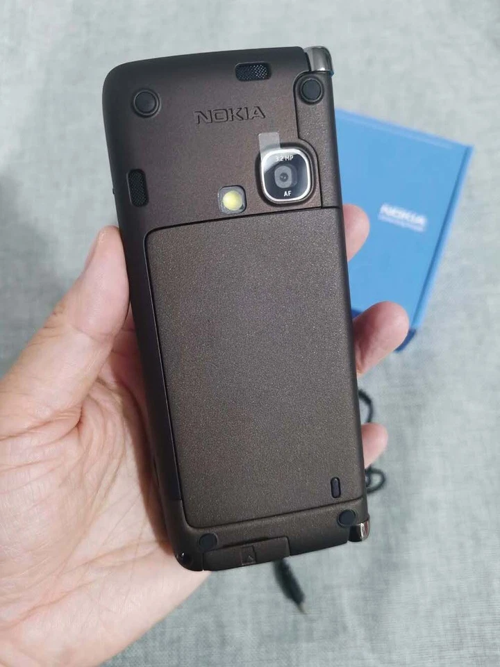 Nokia E Series E90 Communicator ,3G , Symbian , Business Foldable Keyboard Phone - Image 2 of 4