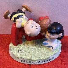 PEANUTS CHARLIE BROWN LUCY FIGURINE ORNAMENT Lovely Cond ‘FALL BALL’ BOXED 10cm