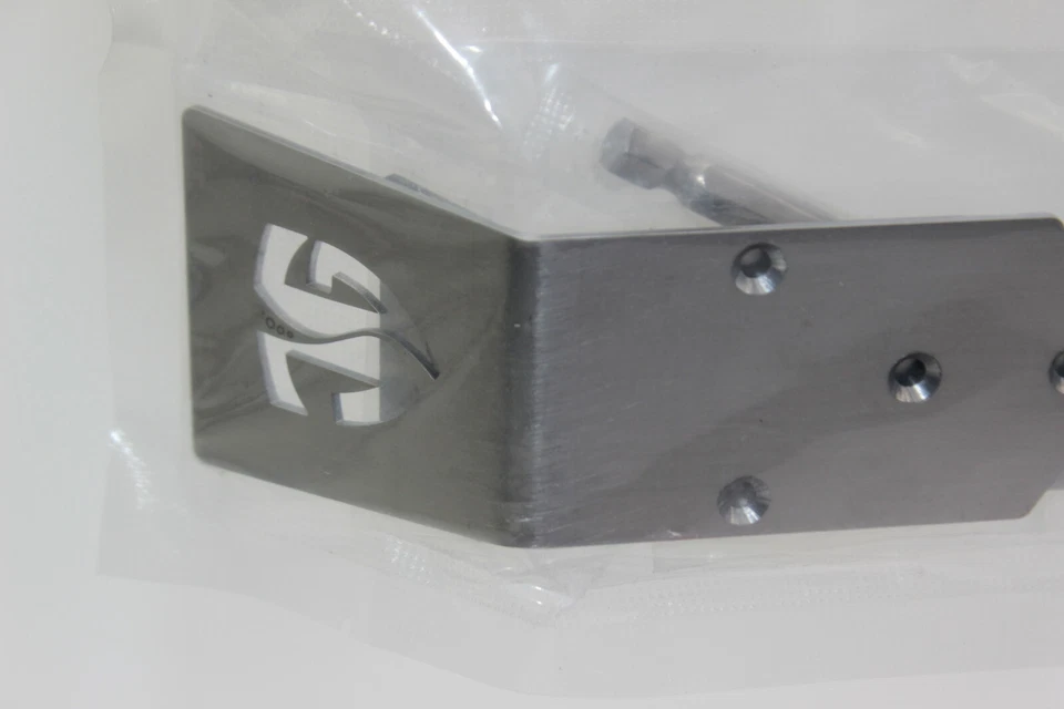 GPM ERZSP1OC Racing Stahl Skid Platten komplett  E-Revo VXL 2.0 NEU in OVP  - Bild 3 von 4