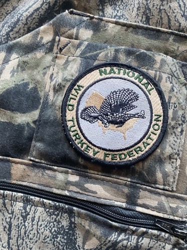 Chaleco de Colección Mossy Oak Breakup Nuevo con Etiquetas Federación Nacional de Pavo Salvaje para Hombres XL Camuflaje - Imagen 2 de 11