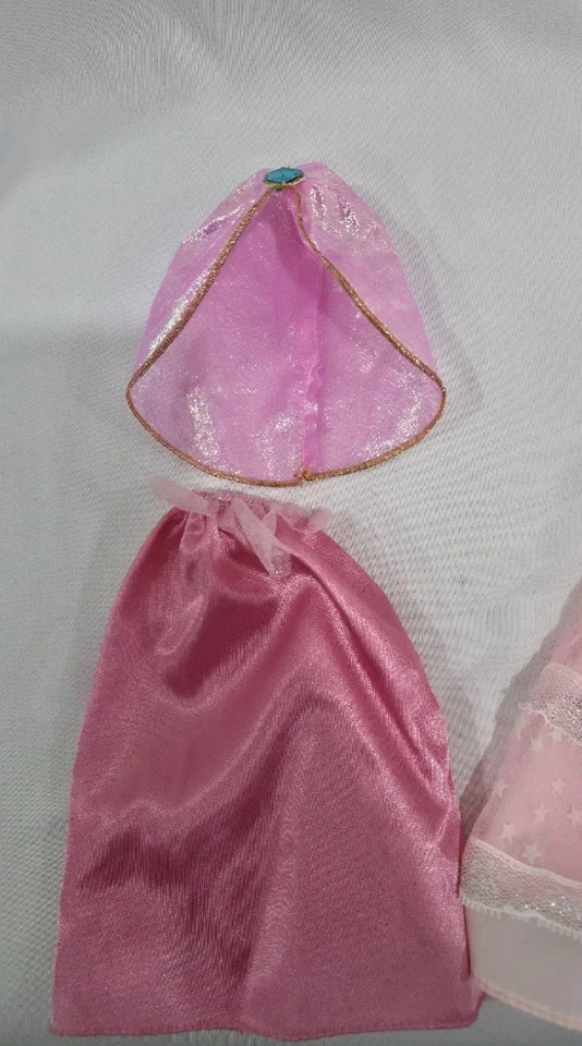 Barbie Boda Lote De 4 Trajes Con Vestidos De Cuervo Ramo De Flores Elegante  Foto 3 de 4