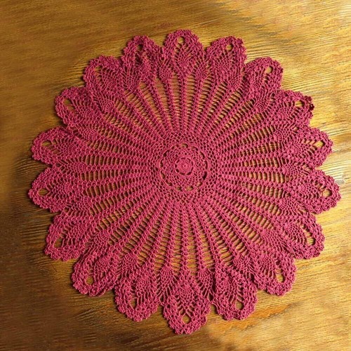 36" Burgundy Vintage Hand Crochet Lace Tablecloth Round Table Topper Cloth Mat - Picture 2 of 4