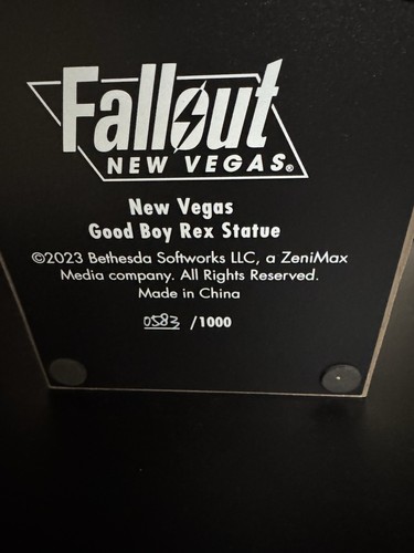 Fallout New Vegas Good Boy Rex Dog Resin Figure Glow in the Dark + COA #583 EUC - Picture 4 of 6