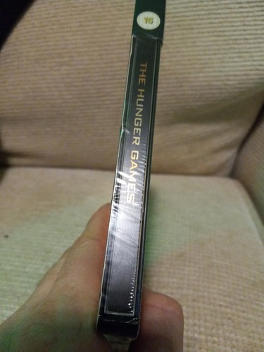 HUNGER GAMES STEELBOOK COLLECTORS EDITION (3 DISC) BLU RAY/ DVD NEW SEALED - Picture 4 of 4