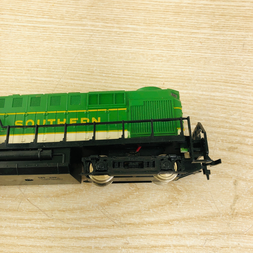 Model Power HO Scale #6695 Southern Alco RS-11 Diesel Locomotive Train in Box - Picture 3 of 5