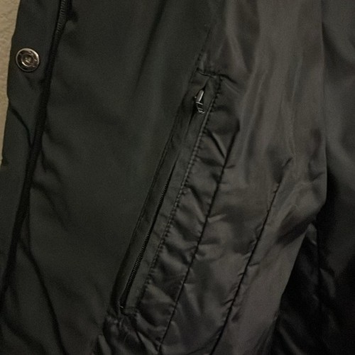 New York & Company Giacca imbottita nera in pelliccia sintetica con cappuccio grande - Foto 8 di 10