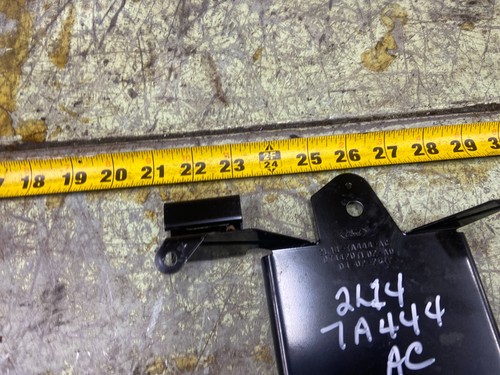 03-06 EXPEDITION 2L14-7A444-AC BRACKET - Picture 4 of 17