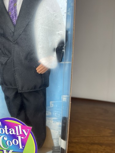 Barbie Mattel 1997 Totally Cool Ken #19387 nuova in scatola - Foto 8 di 12