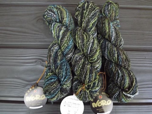 3 Hanks 150 g 330 meters Noro Yuzen Yarn, Wool/Silk/Mohair Color 1 Dye Lot C - Picture 4 of 4