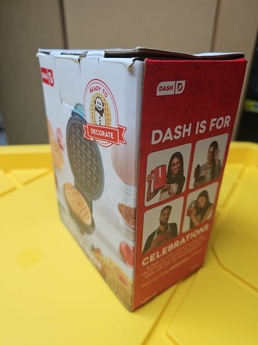 Dash Mini 4" Waffle Maker Non Stick  350 Watts Snowman - Picture 1 of 3