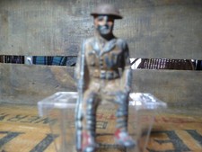 Vintage Barclay Manoil lead Soldier in sitting position