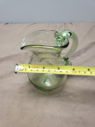 Vtg Jamestown Virginia handblown green glass pitcher heart shaped spout pontil - Picture 12 of 14