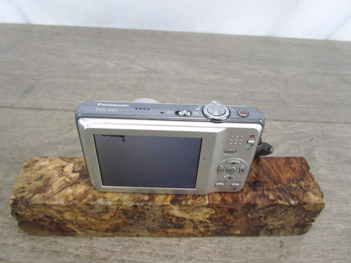 Panasonic Lumix DMC-FH1 12 Mega Pixel Silver 5X Optical Zoom Black Camera**READ* - Picture 5 of 13