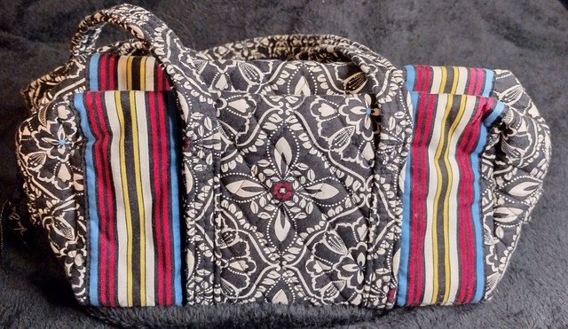 Vera Bradley Retired Barcelona 100 Handbag Purse Fall 2010 nice!! Vera Bradley Retired Barcelona 100 Handbag Purse Fall 2010 nice!!