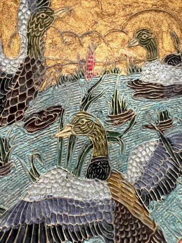 "Plato artístico vintage MCM Cloisonne latón y esmalte pato volador aves acuáticas 8""" - Imagen 4 de 10