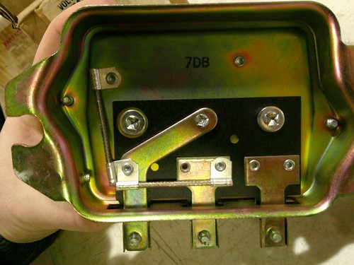 Voltage Regulator 12 Volt -3 Terminal Flat Mount Fits International BIN 3198 - Picture 4 of 8
