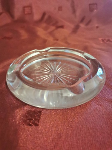 Beautiful Round Clear Glass Ashtray Or Trinket Dish, Lovely Classic Design Star - Picture 3 of 12