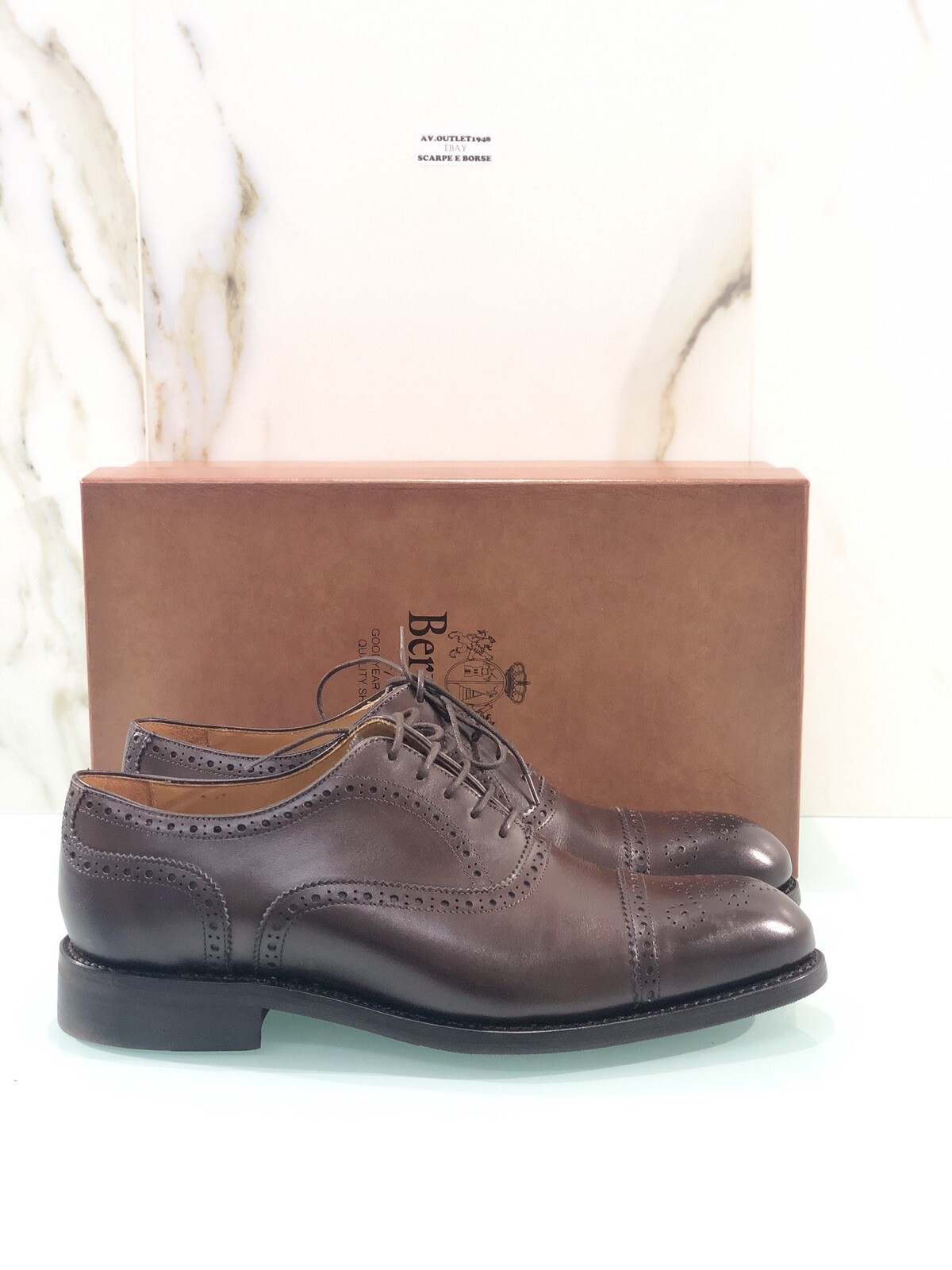 Berwick 1707 con Cordones de Piel Cabeza 4322 Número 44 H0110 Berwick 1707 con Cordones de Piel Cabeza 4322 Número 44 H0110