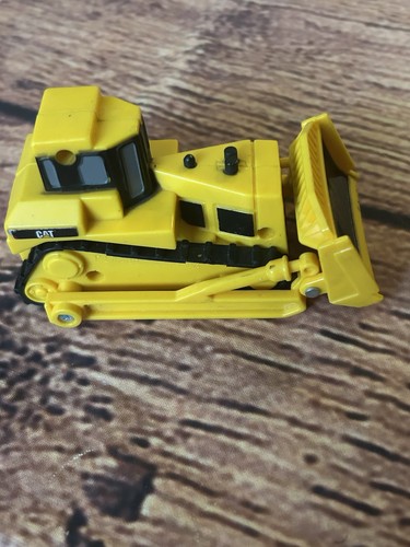 CAT BULLDOZER 1/48 O SCALE YELLOW PLASTIC - Picture 4 of 8