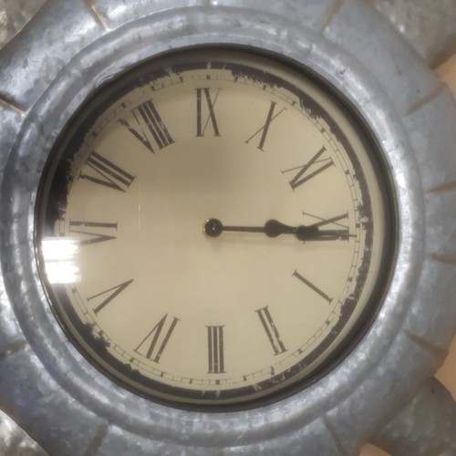 Tyler the turtle Galvanized wall clock - Picture 4 of 5