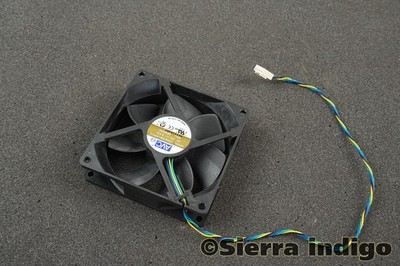 Fujitsu V26815-B116-V75 Esprimo E500 E700 E85+ Fan DS09225B12HP213 4-Pin 4-Wire