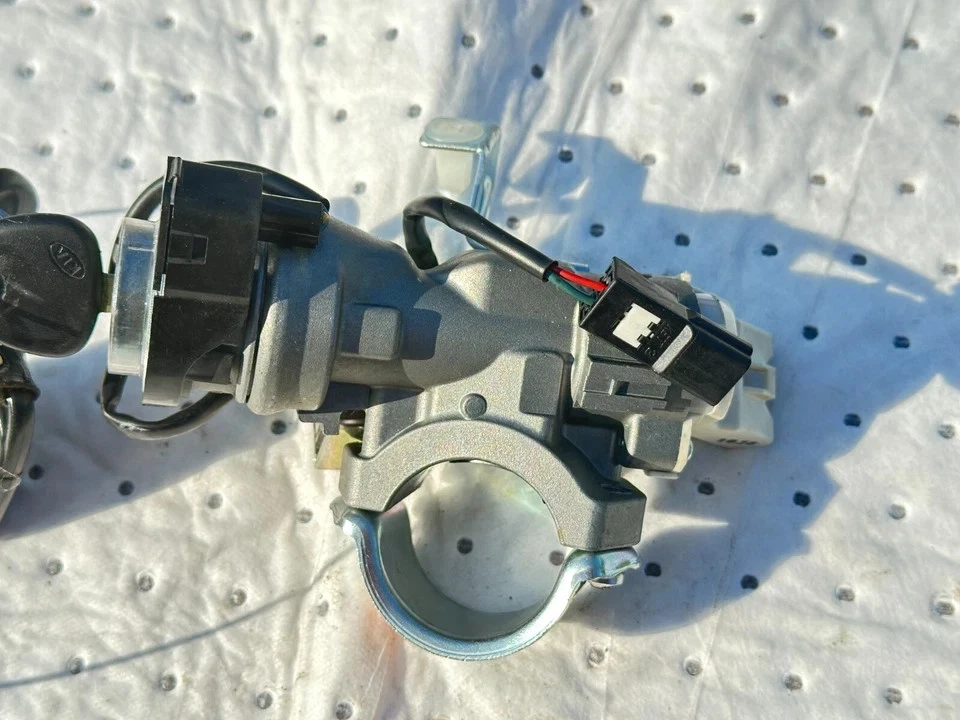 2011-2013 Kia Forte IGNITION SWITCH LOCK W/ 2 KEYS OEM. - Image 4 of 4