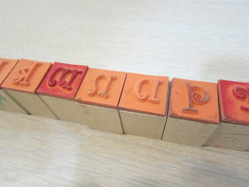 JUEGO DE 24 LETRAS DE SELLO DE GOMA MONTADAS EN MADERA, ARTESANÍA/ARTE, ENVÍO Y DEVOLUCIÓN GRATUITOS - Imagen 9 de 12