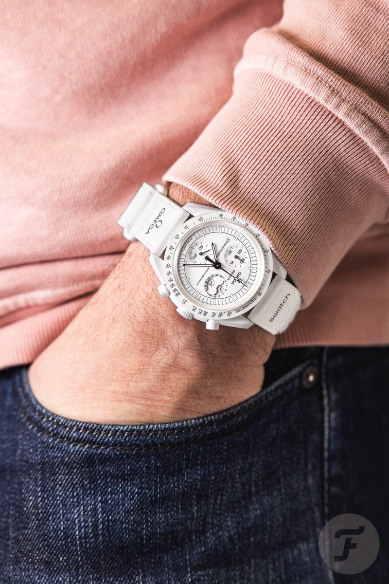OMEGA x Swatch Speedmaster ホワイト スヌーピー Omega Swatch Moonswatch Moonphase Snoopy Watch Review