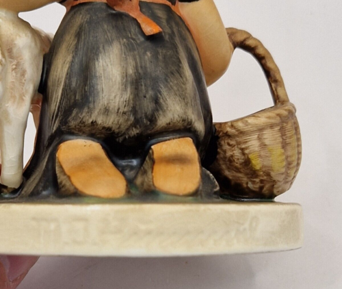 Lovely Vintage Goebel Hummel Figurine, Favorite Pet (361) 1964-1972 (TMK4) - Picture 5 of 20
