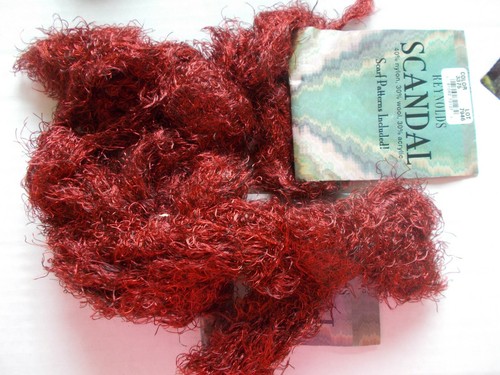 Reynolds Scandal wool blend fashion yarn, Crimson (burgundy), lot of 2 skeins - Picture 1 of 2