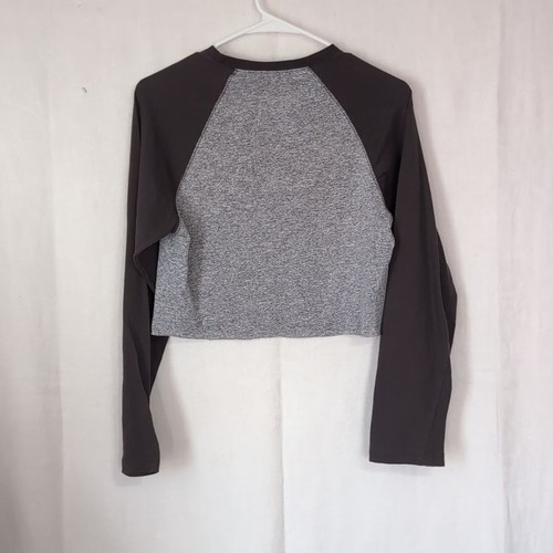 Dikotomy graues Langarm-Baseball-T-Shirt kurz geschnitten Größe Small - Bild 3 von 3