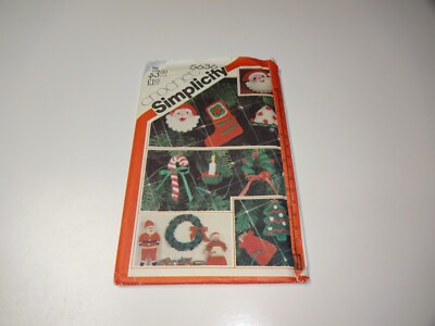 Vintage Simplicity 5636 Crochet Christmas Ornaments Santa Dolls Pillow Wreath