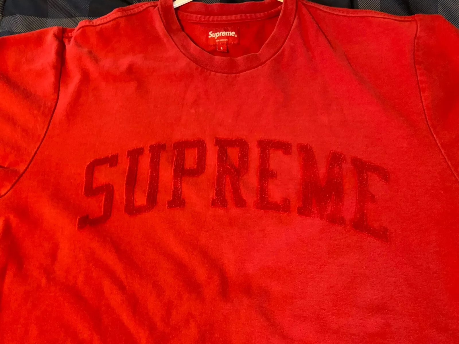 t shirt suprême pile centrale logo L rouge vintage
