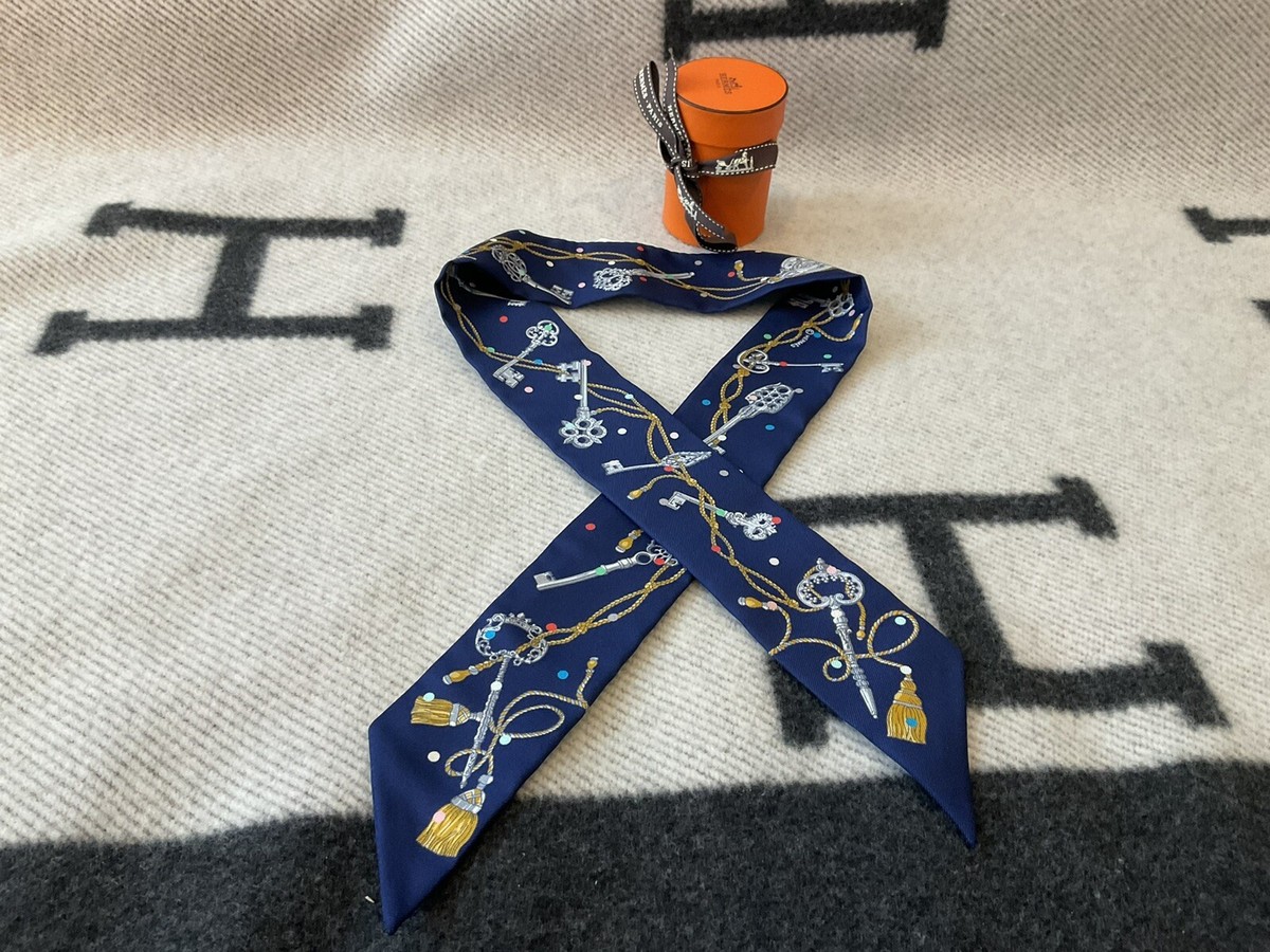 Hermes Les Cles a Pois Twilly Noir Blue Key Silk Twilly NIB