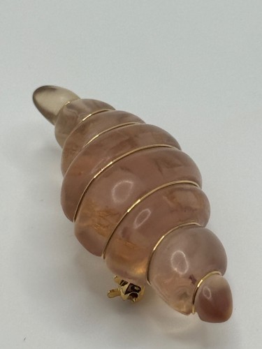 Vintage Crown Trifari Signed Lucite Shell Brooch Pin - Picture 6 of 11