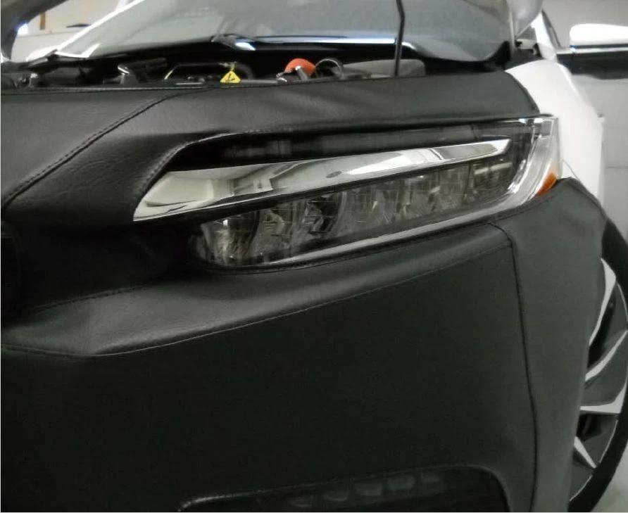 Sujetador con cubierta de máscara frontal Lebra para Honda Insight 2019-2022 sin asistencia de estacionamiento frontal Foto 3 de 3