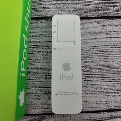 2x iPod Shuffle 1GB M9725LL/A Preowned (not holding charge) - Picture 3 of 3