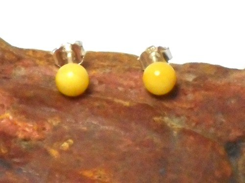 Pendientes redondos de tachuelas de plata esterlina 925 caramelo caramelo caramelo - 6 mm - Imagen 3 de 4