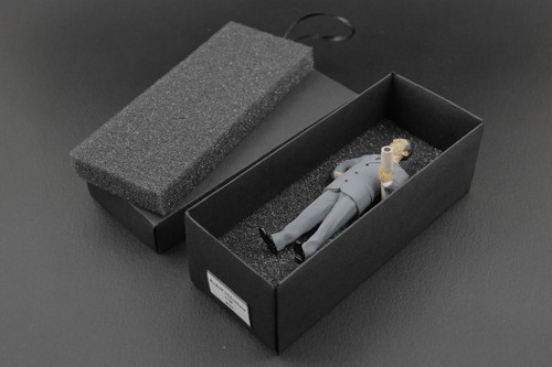 Rudolf Uhlenhaut Figura para 1:18 CMC Mercedes 300SLR Uhlenhaut-Coupe 1955 noCAR - Imagen 9 de 9
